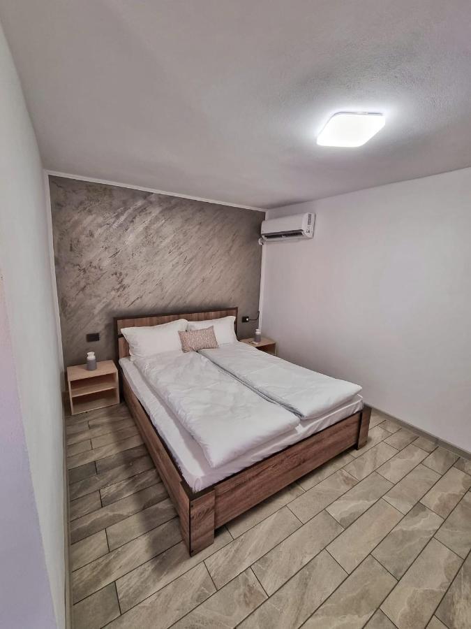 Cabana Varad Coronini Moldova Veche Exterior foto