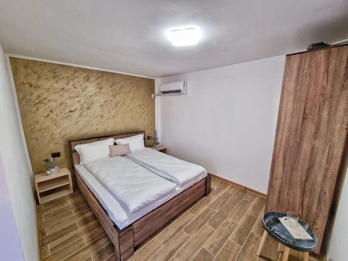 Cabana Varad Coronini Moldova Veche Exterior foto
